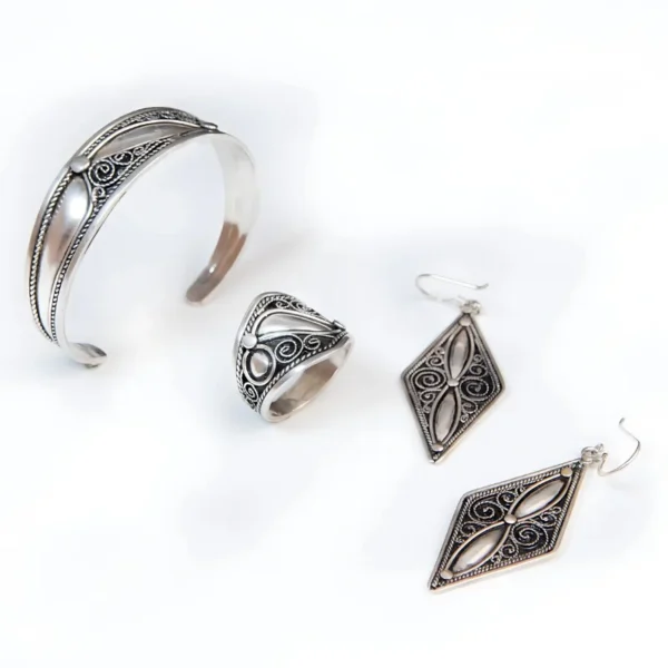 Elegance Tazoughert Silver Collection – Jouhra